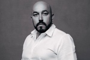 Lupillo Rivera revela secretos impactantes en biografía
