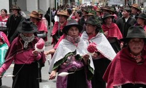 ¡Chocan comisiones por fiscalizar paro contra Noboa!