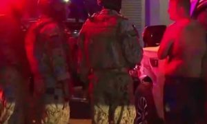 Pareja se accidenta en el centro al evadir control militar