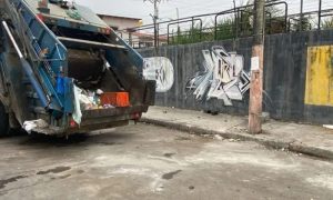 Hallan cadáver de una mujer embalado en un botadero de Durán