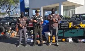 Policía captura 4 por robo de autos y llantas en Azuay