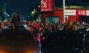 Shakira se despide de Ecuador con una caravana de fanáticos