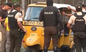 Policía se enfrenta a balazos con delincuentes