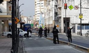 Asesinan a un hombre frente a usuarios de la Metrovía