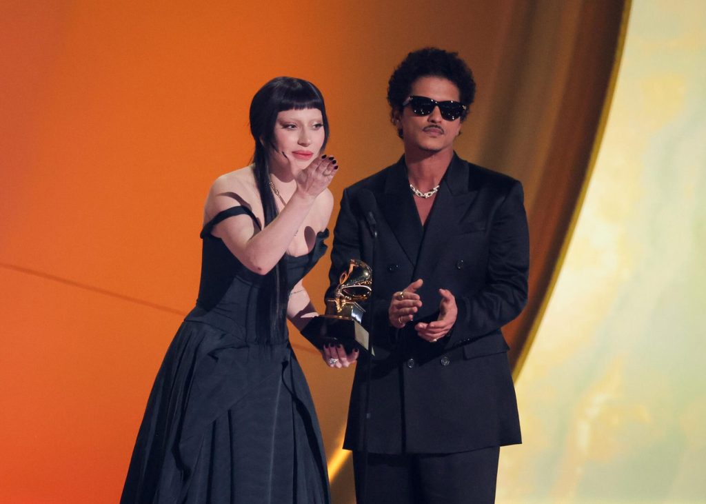 Lista de Artistas que Actuarán y Presentarán