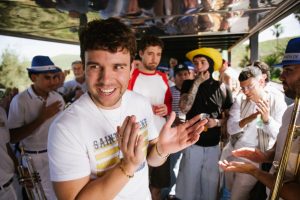 Quevedo debuta en el No. 1 de las listas de España con ‘Ni Borracho’