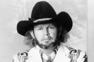 Muere David Allan Coe, forajido de la música country, a los 86 años