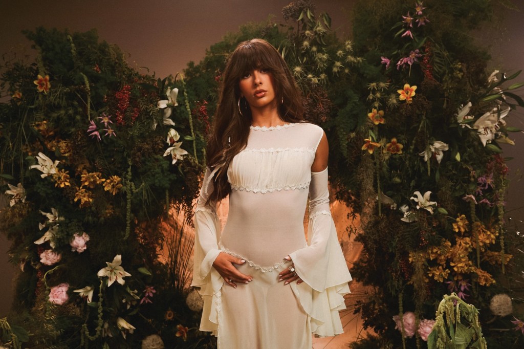 Ella Langley lidera el Hot 100 por séptima semana con ‘Choosin’ Texas’