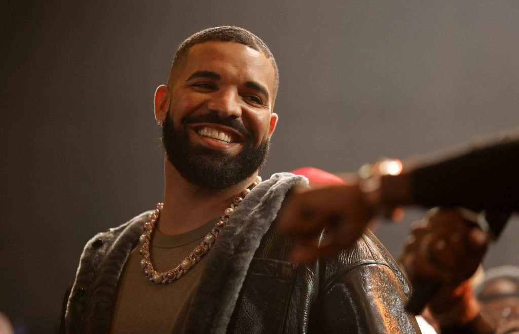 Drake debuta en el No. 1 del Hot 100 con ‘Janice STFU’, marca récord