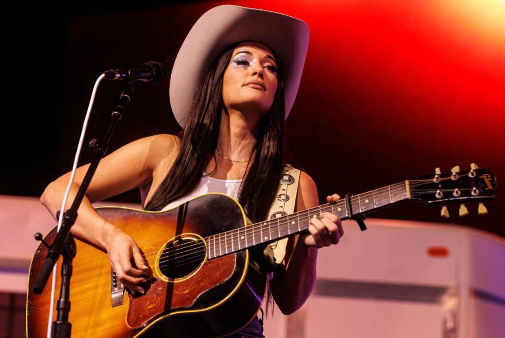 Kacey Musgraves inicia shows en Texas con Mariachi Brothers tras drama ICE