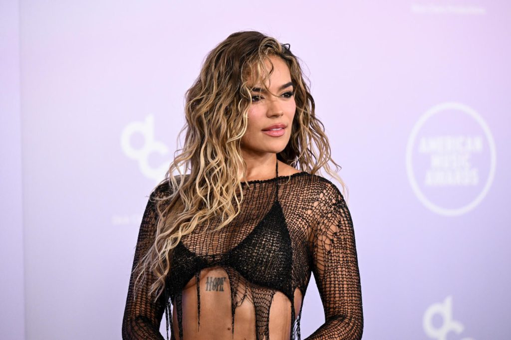 Karol G se sincera sobre un ex en el confesionario de Rosalías