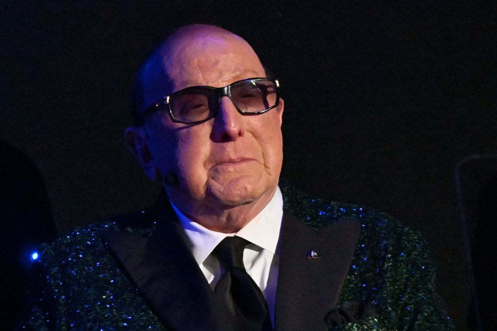 Muere Clive Davis, legendario ejecutivo de música, a los 94 años