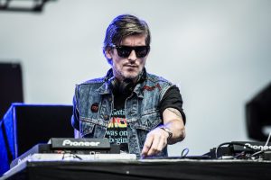 Muere Kavinsky, productor francés conocido por canción de ‘Drive’