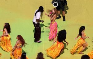 Shakira y Burna Boy, BTS destacan en listas globales