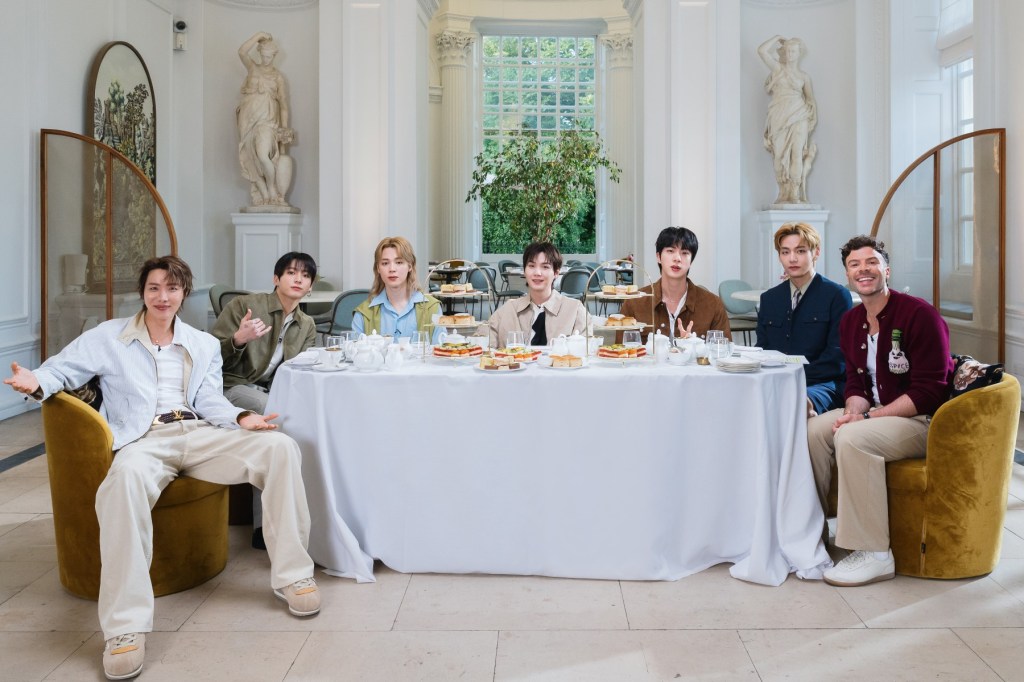 Miembros de BTS dicen no tenían con quién hablar en servicio militar
