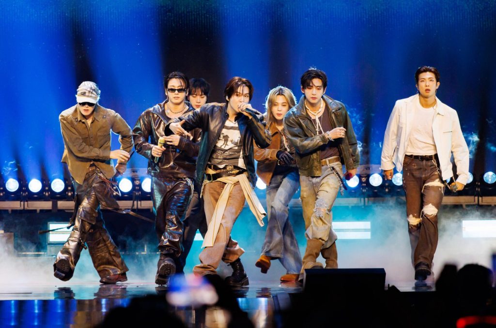 BTS y The Weeknd rompen récords en informe mensual de Boxscore