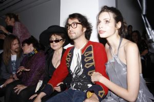 Sean Ono Lennon anuncia nacimiento de hijo, 1er nieto de John Lennon