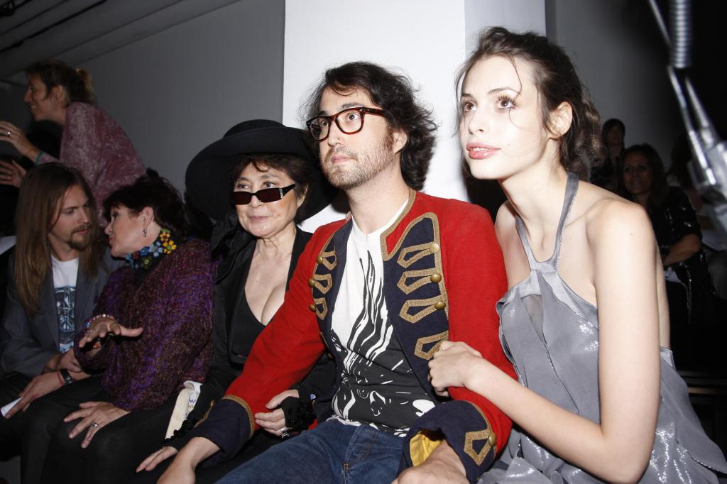 Sean Ono Lennon anuncia nacimiento de hijo, 1er nieto de John Lennon