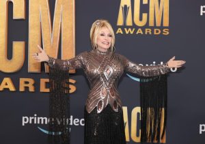Vandalizada estrella de Dolly Parton en Paseo de la fama de Hollywood