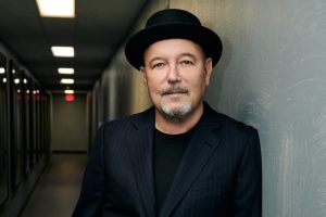 Rubén Blades recibirá el Premio Billboard Ícono 2026