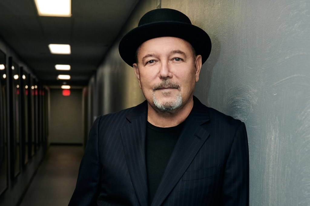 Rubén Blades recibirá el Premio Billboard Ícono 2026